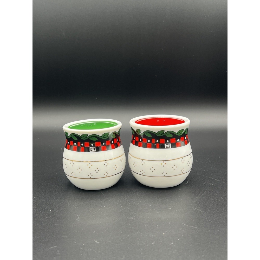 VTG Mary Engelbreit Salt and Pepper Shakers Ceramic ~ Set of 2 ~ Green & Red